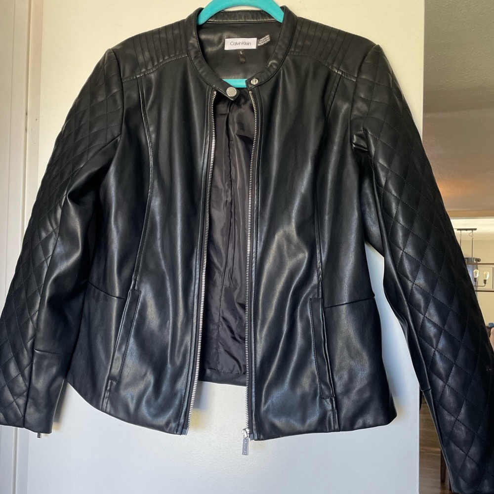 Calvin Klein size medium leather jacket with pockets